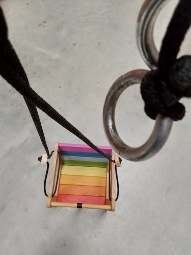 Preview: 2.Wahl Babyschaukel BAMBINO aus Holz in bunten Regenbogen Farben für Indoor und Outdoor | Schaukelsitz für Babys & Kleinkinder Preview: Schaukel Baby Indoor für den Drinnen Bereich