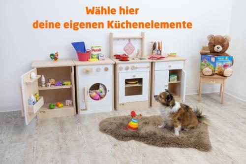 Kinder Küchenzeile mit Podest, Spielküche, Waschmaschine & Kühlschrank aus Buchenholz für Kita