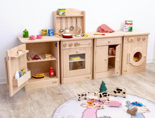 Kinder Küchenzeile mit Miniküche, Kühlschrank & Waschmaschine aus Buchenholz für Krippen