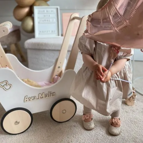 Puppenwagen rosa aus Holz für den Kindergarten und Kita