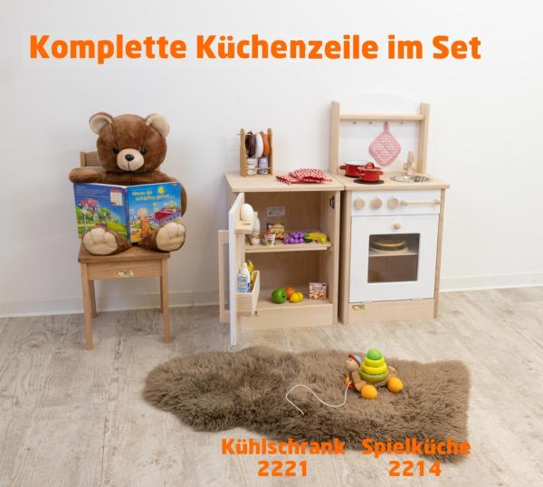 Kinderküchenzeile mit je einzelner Waschmaschine,Küchenschrank, Kinderherd mit Backofen.